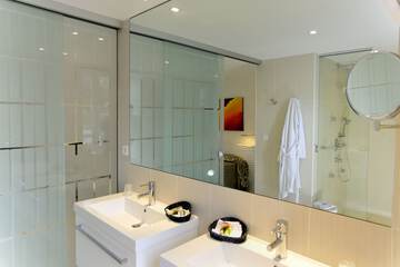 Bathroom sink