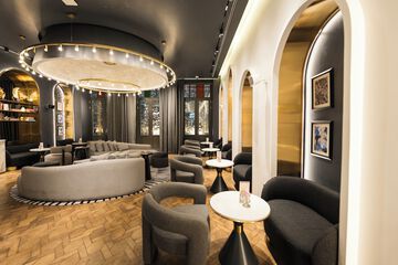 Lobby lounge