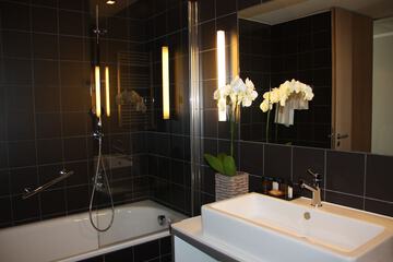 Bathroom sink