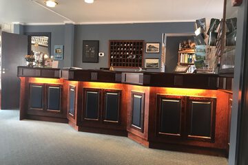 Check-in/check-out kiosk