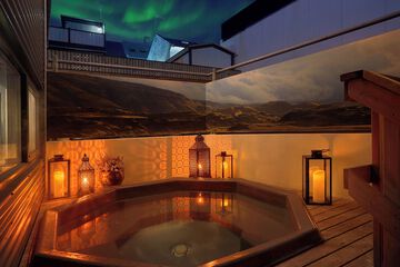 Indoor spa tub