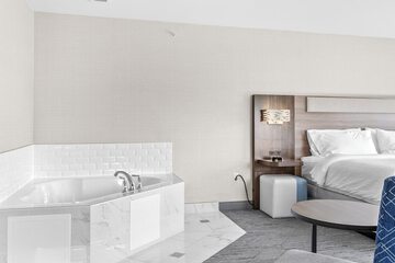 Private spa tub