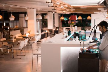 Lobby lounge