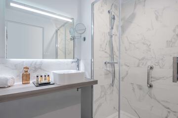 Bathroom shower