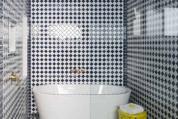 Deep soaking bathtub