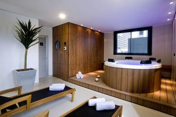 Indoor spa tub