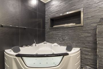 Private spa tub