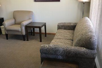 Room 32 of 49