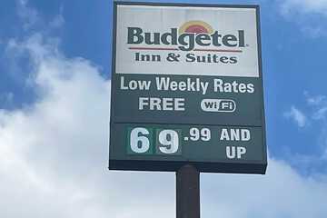 Hotel Exterior 22 of 22