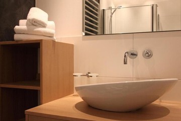 Bathroom sink