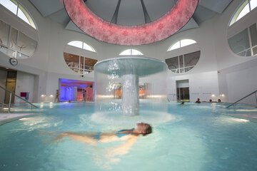 Indoor spa tub