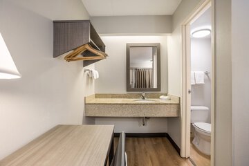 Room 12 of 33