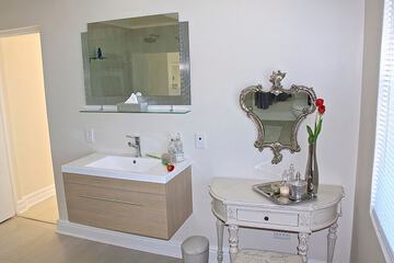 Bathroom sink
