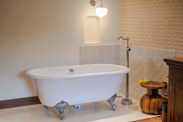 Private spa tub
