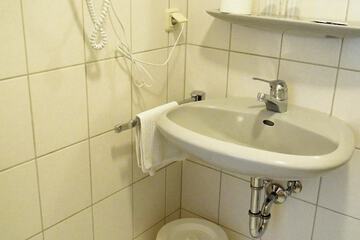 Bathroom sink