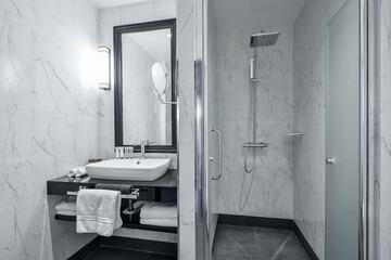 Bathroom shower
