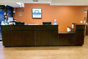 Check-in/check-out kiosk