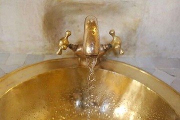 Bathroom sink