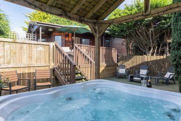 Private spa tub