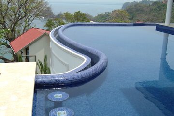 Infinity pool