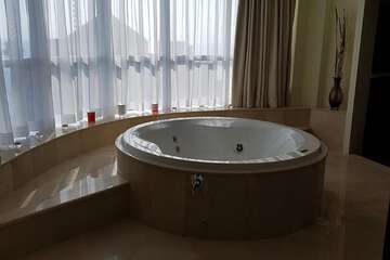 Jetted tub
