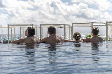 Infinity pool
