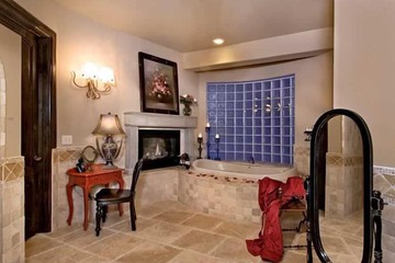 Deep soaking bathtub