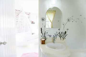 Bathroom sink