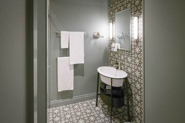 Bathroom sink