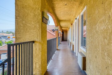 Ballroom/Hall 25 of 31