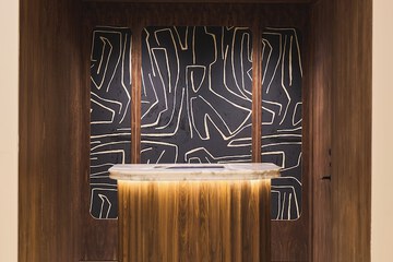 Check-in/check-out kiosk