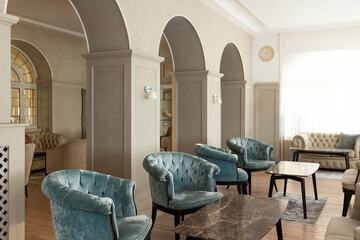 Lobby lounge