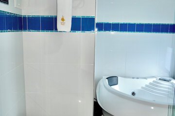Private spa tub
