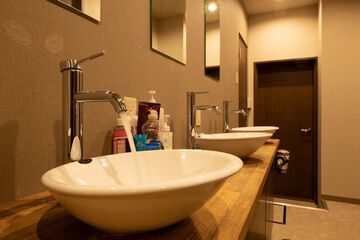 Bathroom sink