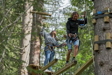 Ropes course (team building)