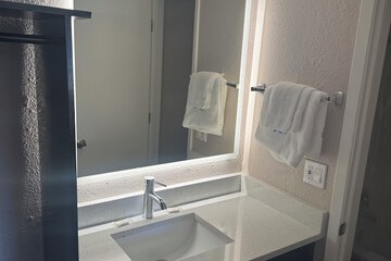 Room 8 of 9