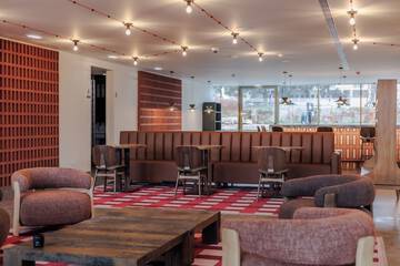 Lobby lounge