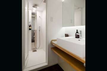 Bathroom shower