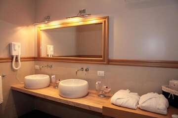 Bathroom amenities