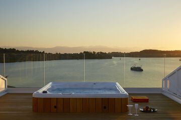 Private spa tub