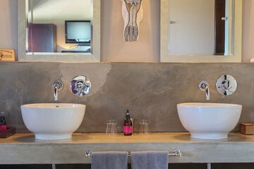 Bathroom sink