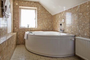 Jetted tub