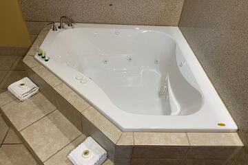Private spa tub
