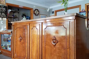 Check-in/check-out kiosk