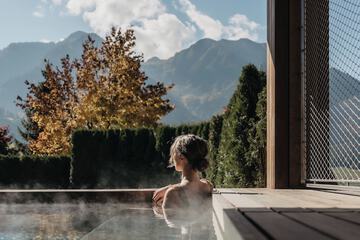Indoor/outdoor pool