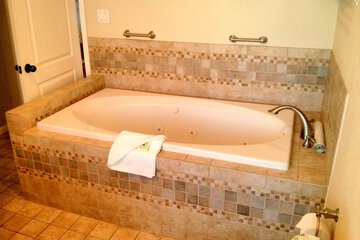 Jetted tub