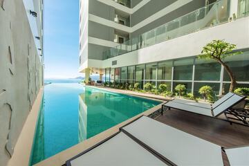 Infinity pool