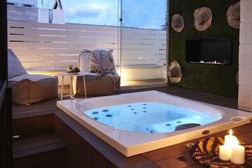Private spa tub