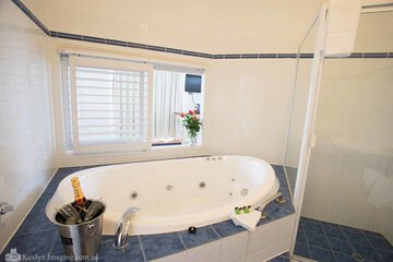 Jetted tub