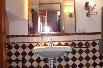 Bathroom sink